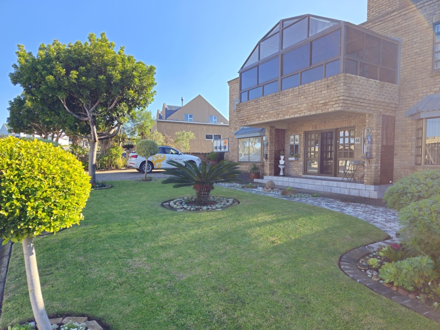 5 Bedroom Property for Sale in Stilbaai Wes Western Cape